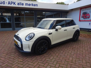 MINI 1.5T. Hatchback bij Autobedrijf Bink Tilburg